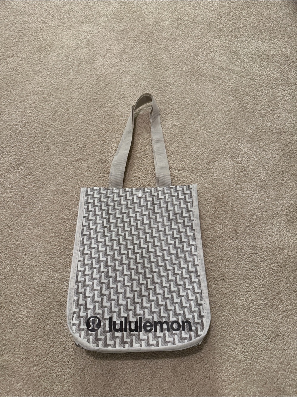 lululemon cream and gray chevron reusable tote